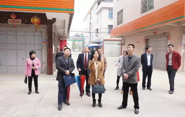 圖2考察調研“互聯網+農業扶貧”創業園.jpg
